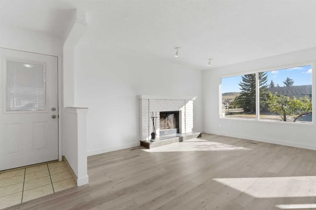 2 West Barrett Place