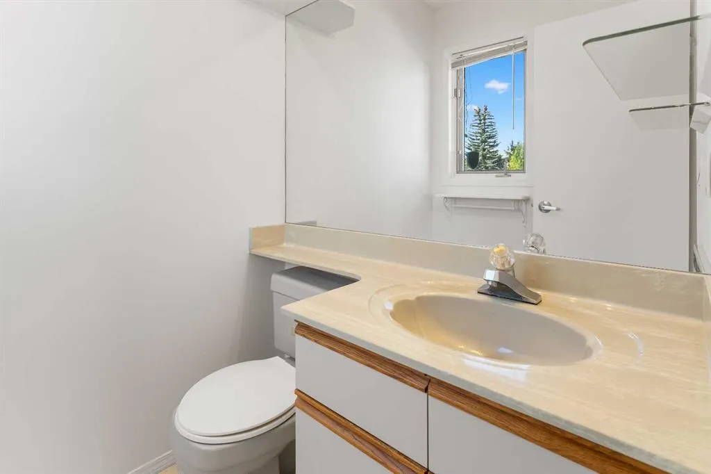 2 West Barrett Place