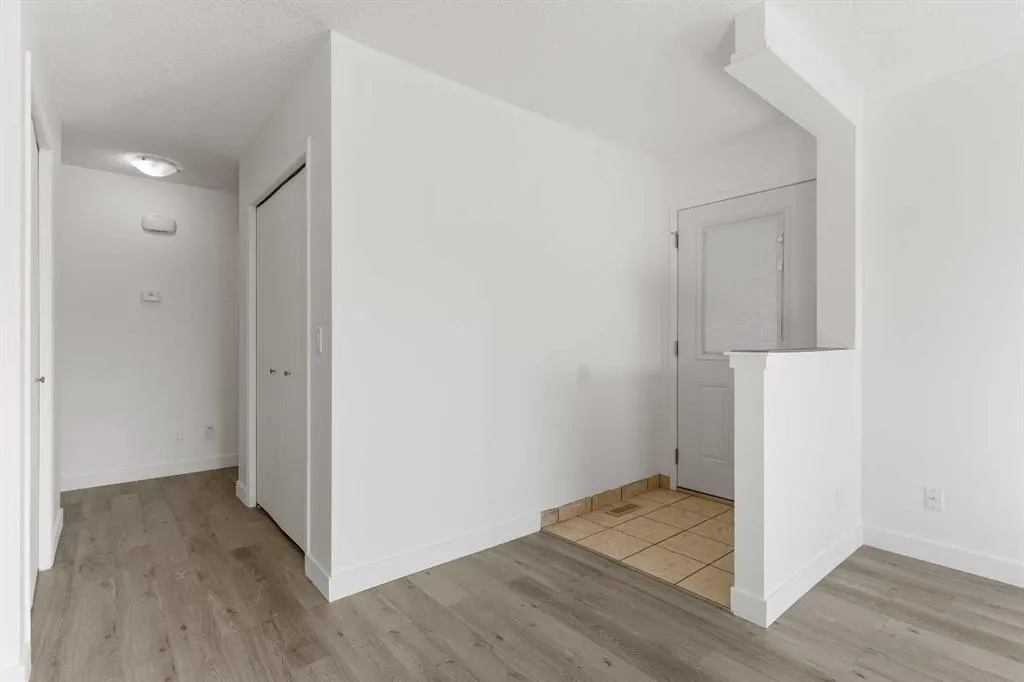 2 West Barrett Place