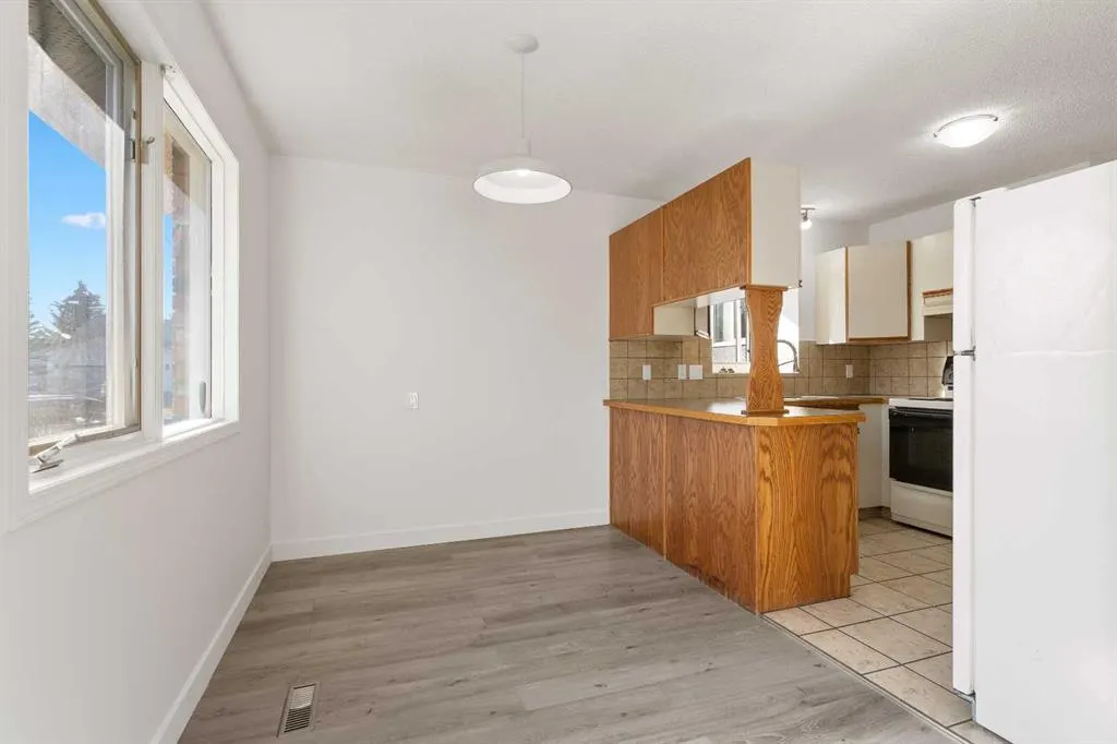 2 West Barrett Place