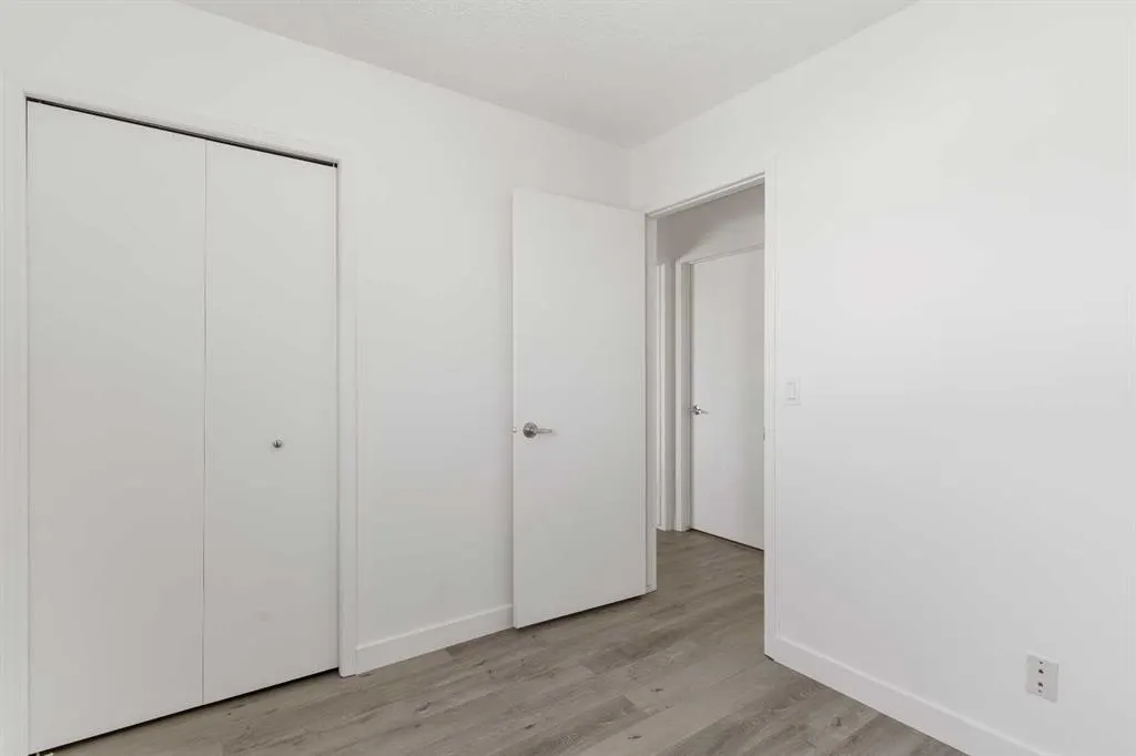 2 West Barrett Place
