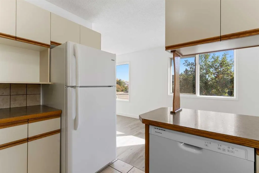 2 West Barrett Place