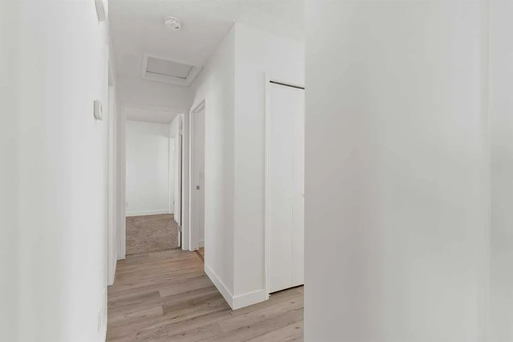 2 West Barrett Place