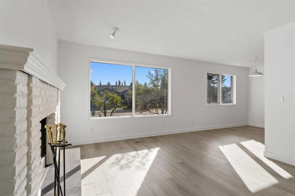 2 West Barrett Place