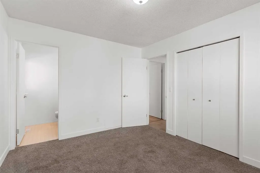 2 West Barrett Place