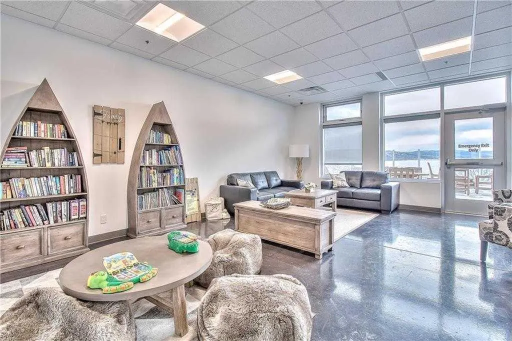 256 CottageClub Crescent