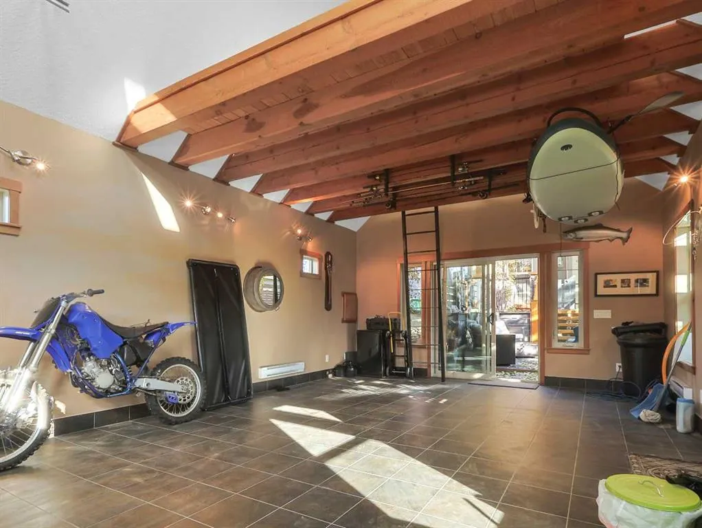 256 CottageClub Crescent