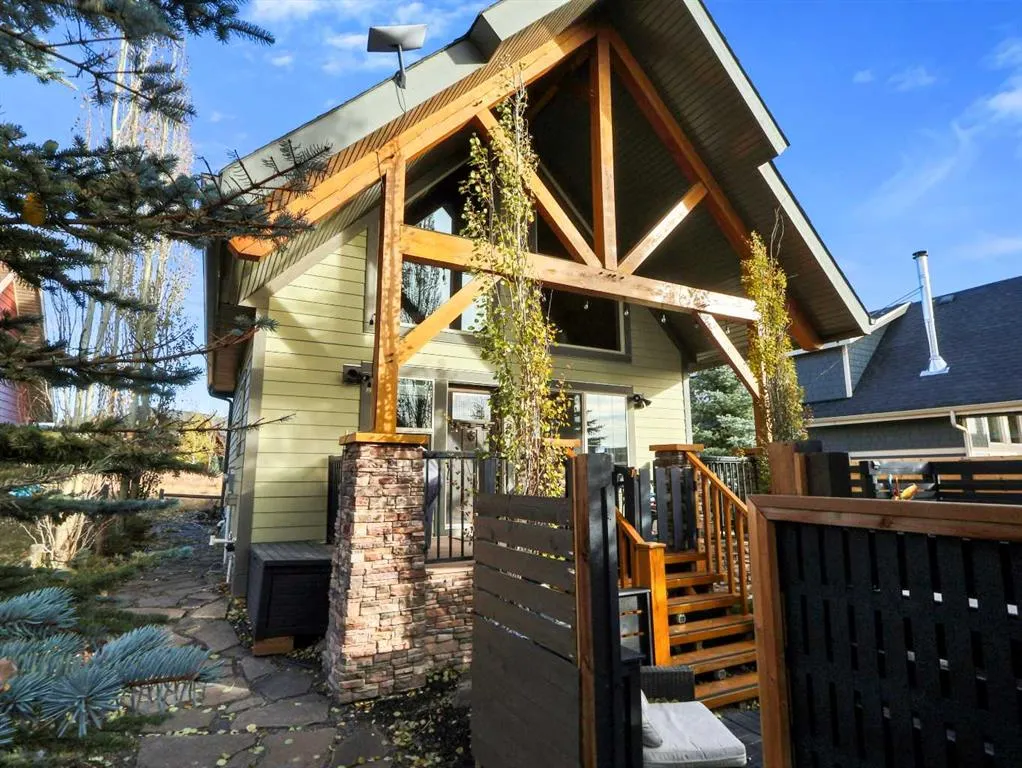 256 CottageClub Crescent