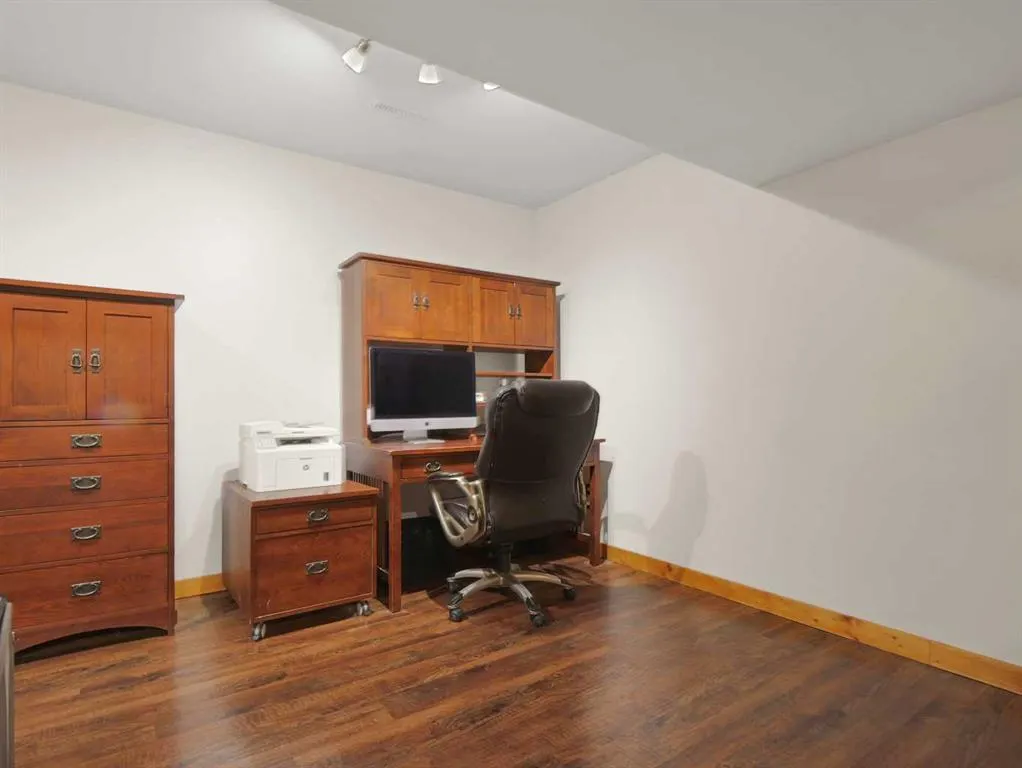 256 CottageClub Crescent