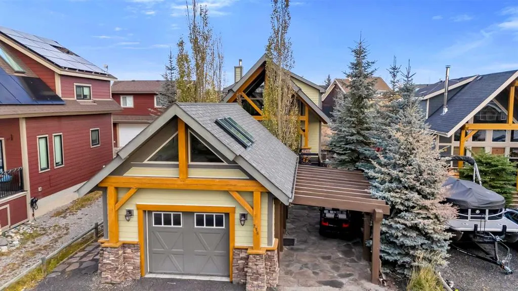 256 CottageClub Crescent