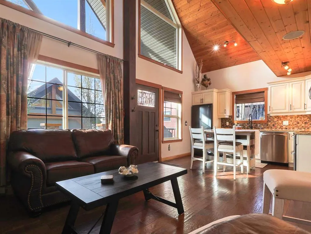 256 CottageClub Crescent