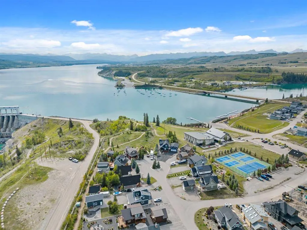 256 CottageClub Crescent