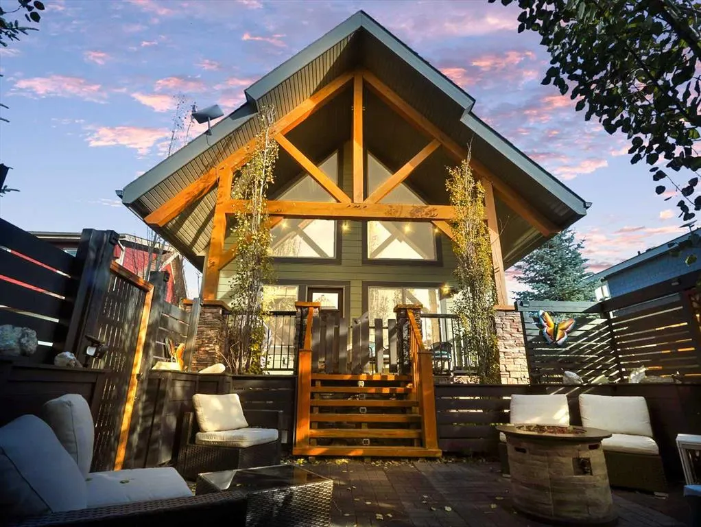 256 CottageClub Crescent