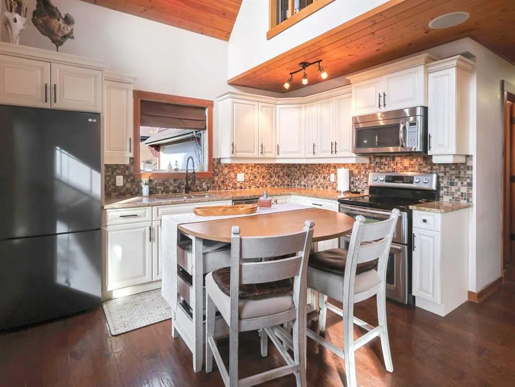 256 CottageClub Crescent