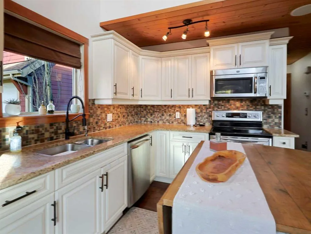 256 CottageClub Crescent