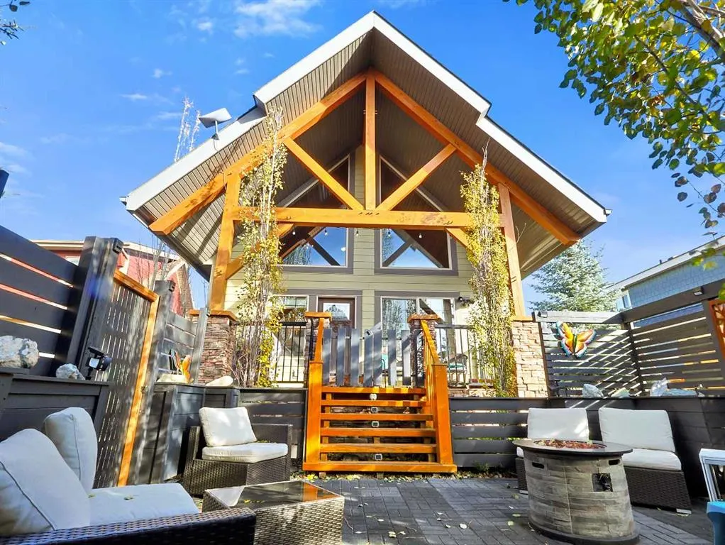 256 CottageClub Crescent