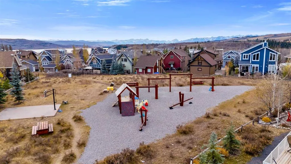 256 CottageClub Crescent