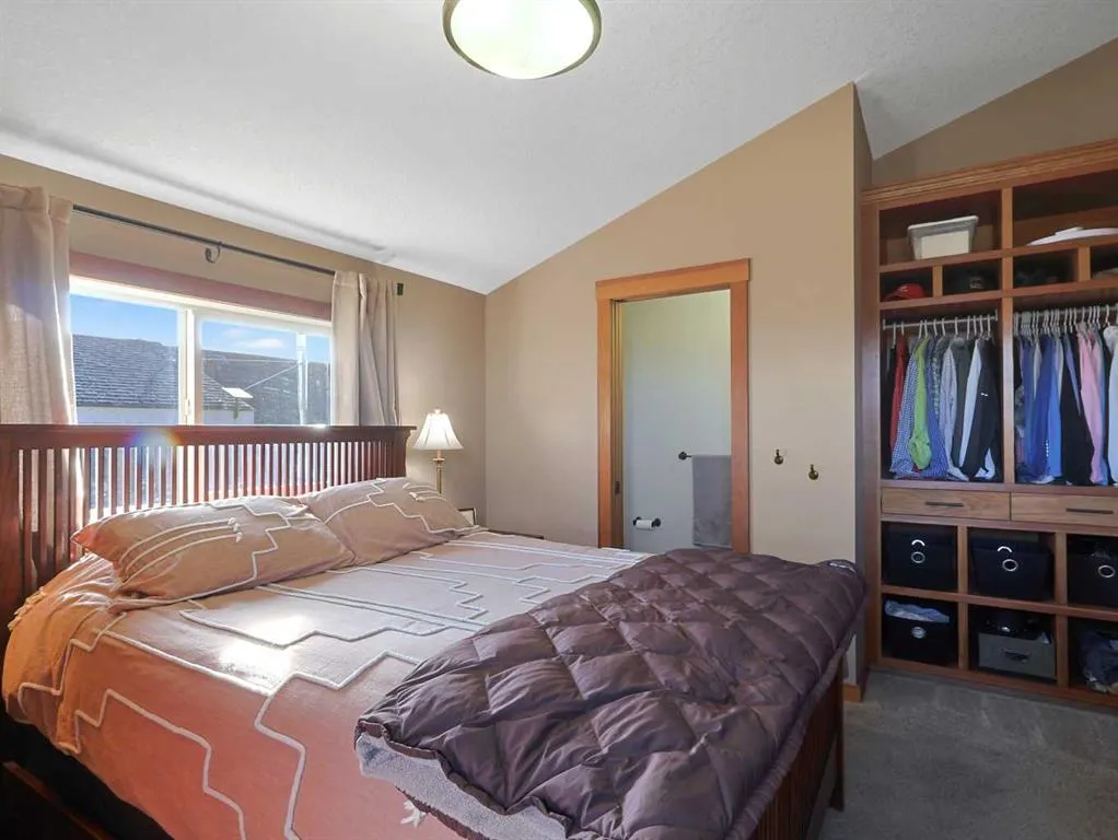 256 CottageClub Crescent