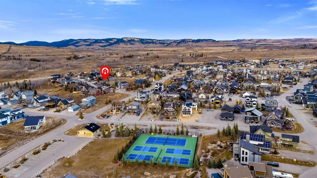 256 CottageClub Crescent