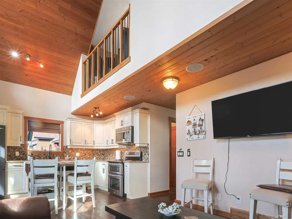 256 CottageClub Crescent