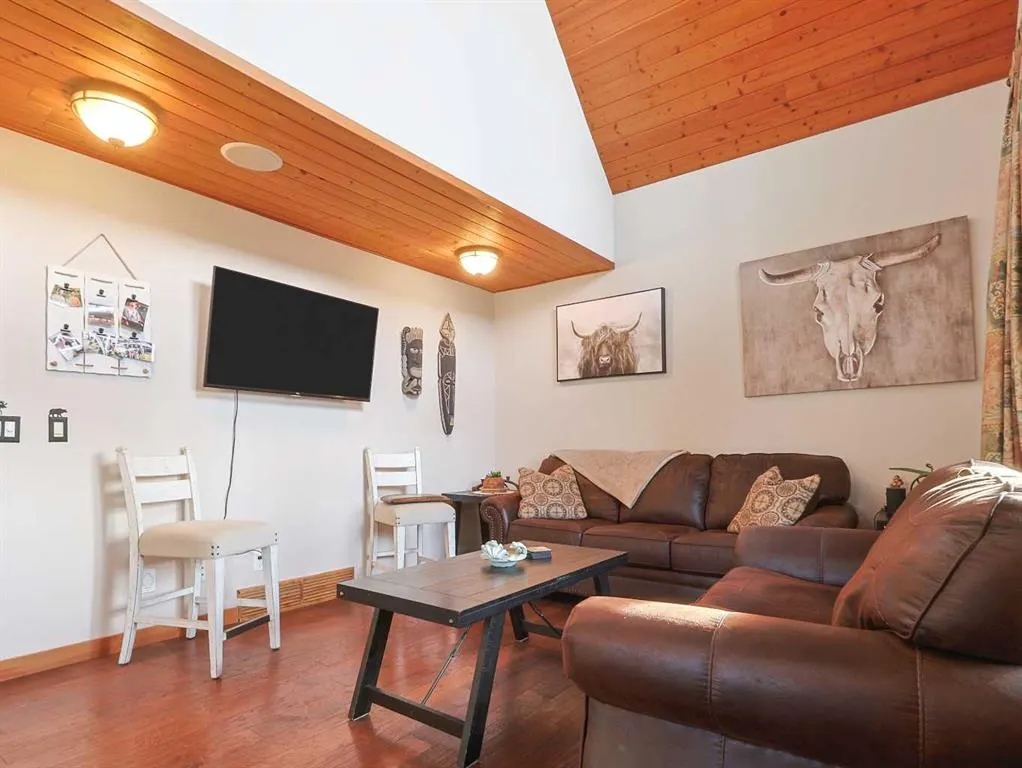 256 CottageClub Crescent