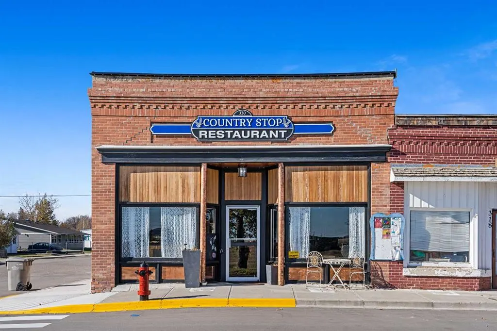 320 Railway Avenue