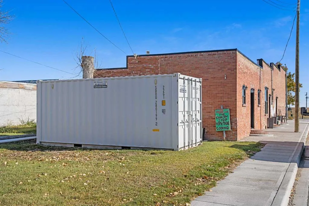 320 Railway Avenue
