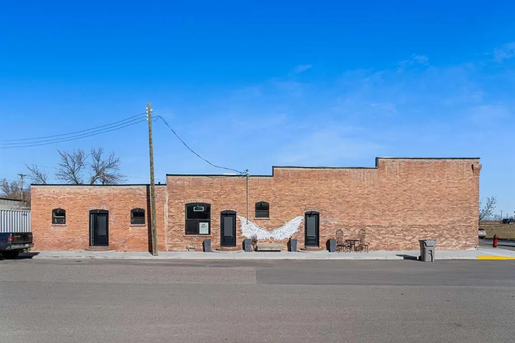 320 Railway Avenue