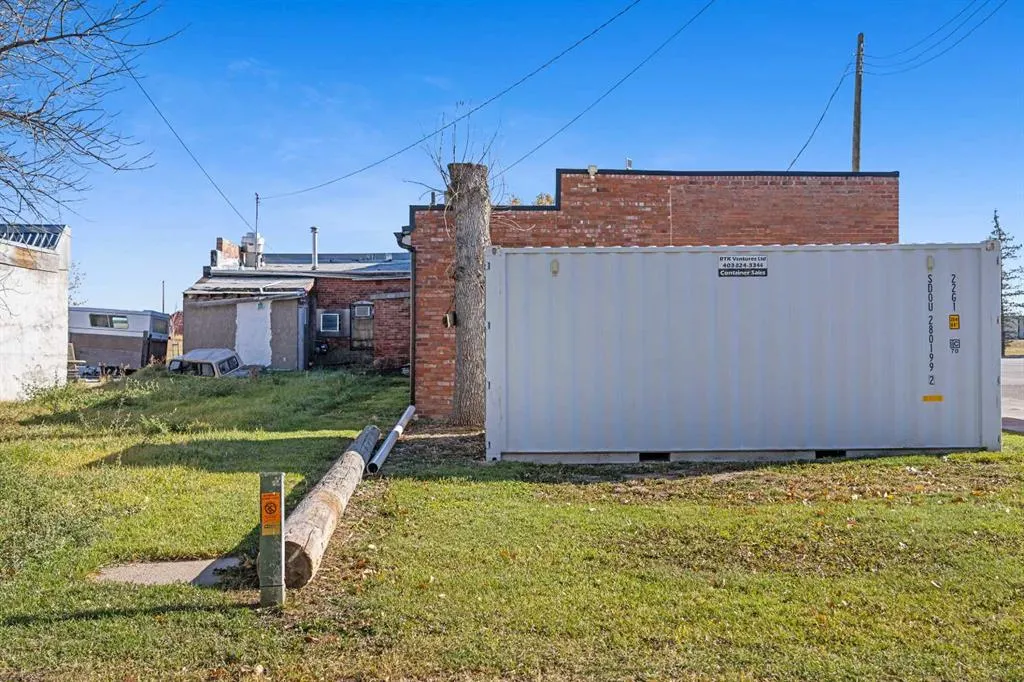 320 Railway Avenue