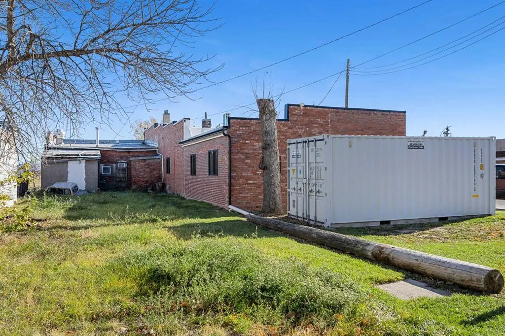 320 Railway Avenue