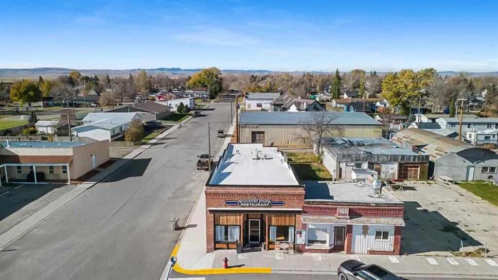 320 Railway Avenue