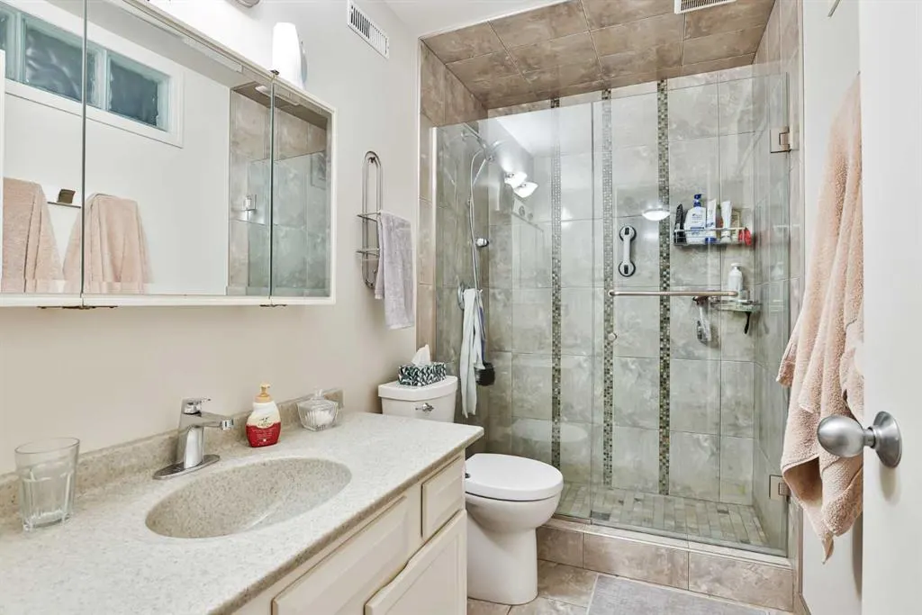 25 Selkirk Road W