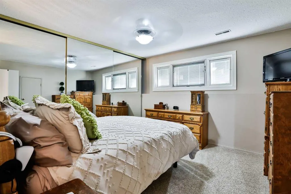 25 Selkirk Road W