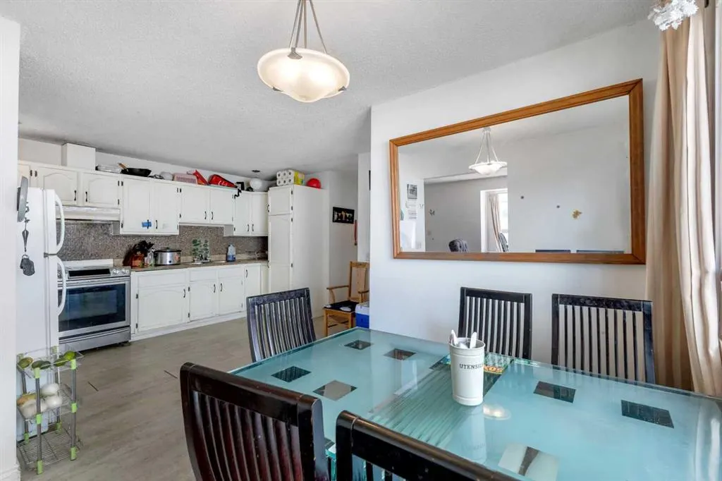 7 Castleridge Way NE