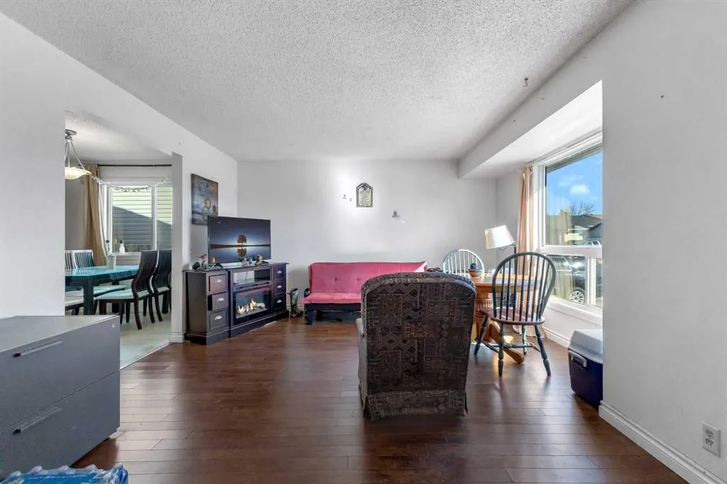 7 Castleridge Way NE