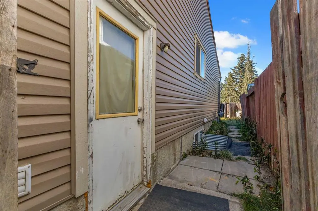 7 Castleridge Way NE