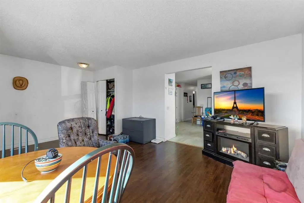7 Castleridge Way NE