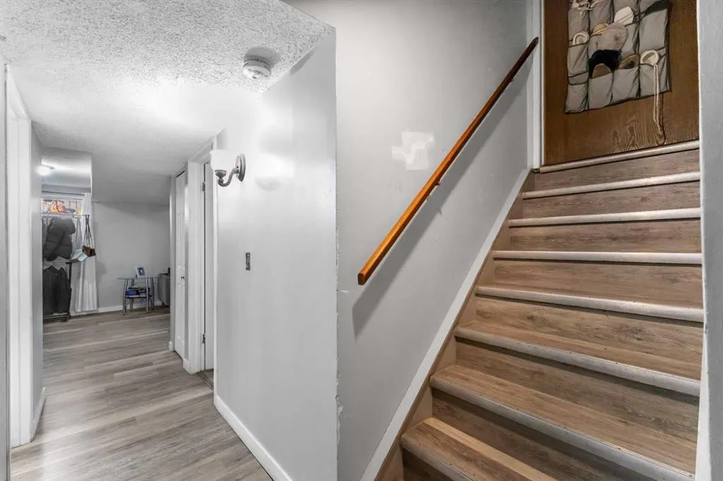 7 Castleridge Way NE