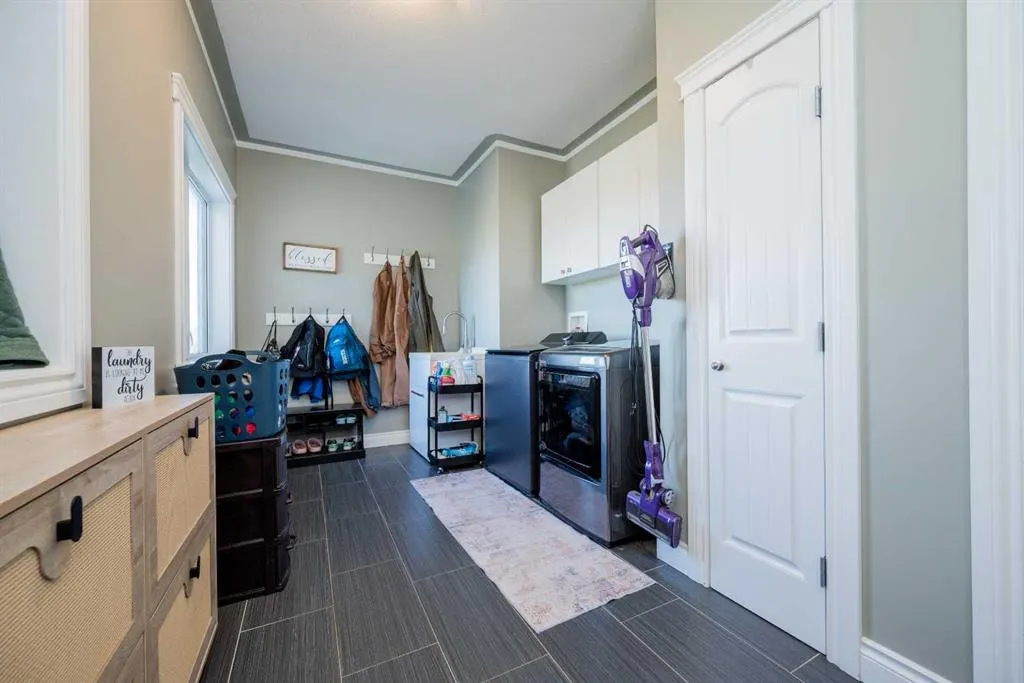 715051 85 Range Road, ##1