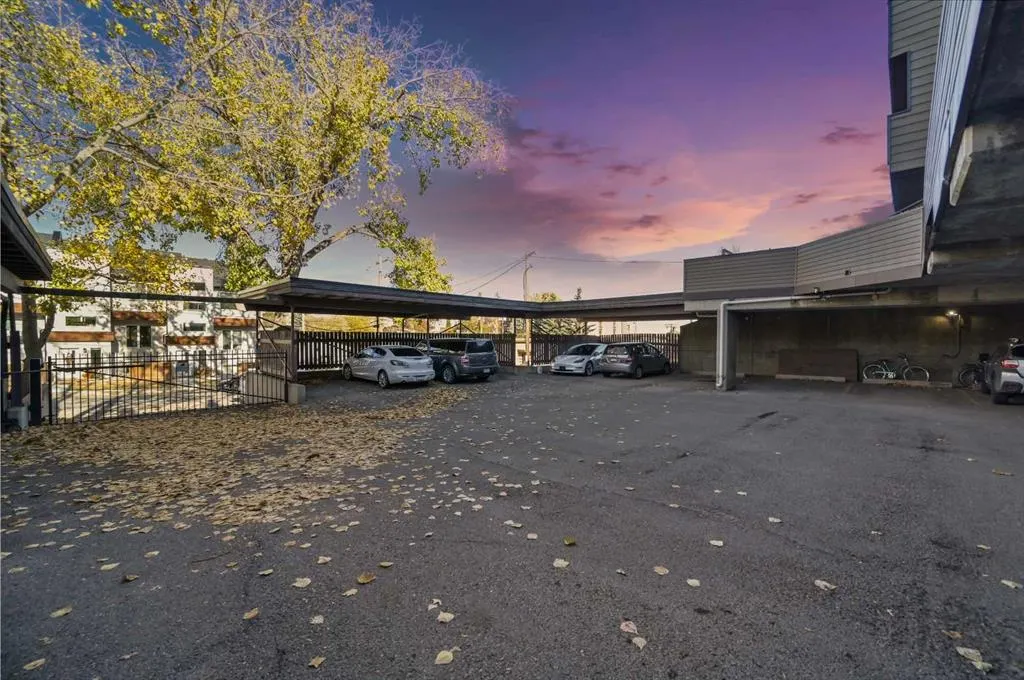 60 38A Avenue SW, #305