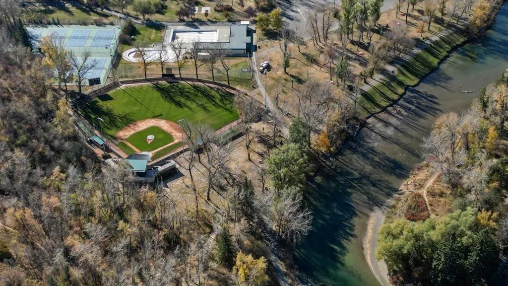 60 38A Avenue SW, #305