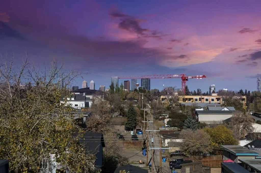 60 38A Avenue SW, #305