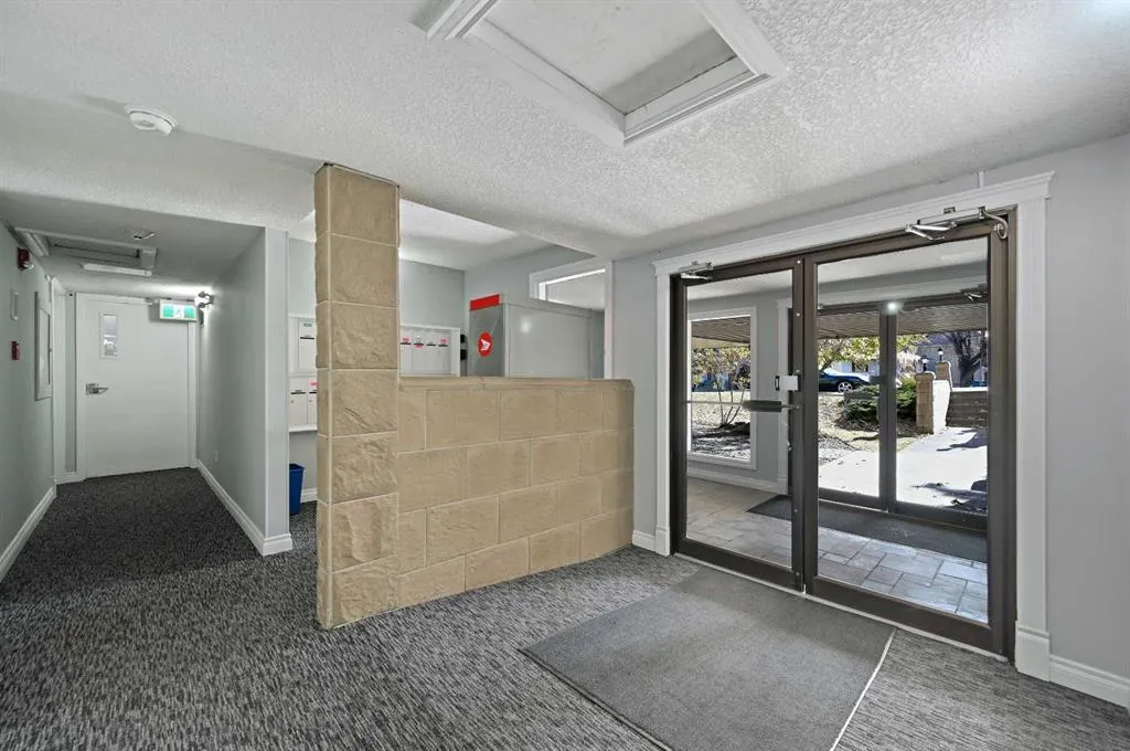 60 38A Avenue SW, #305