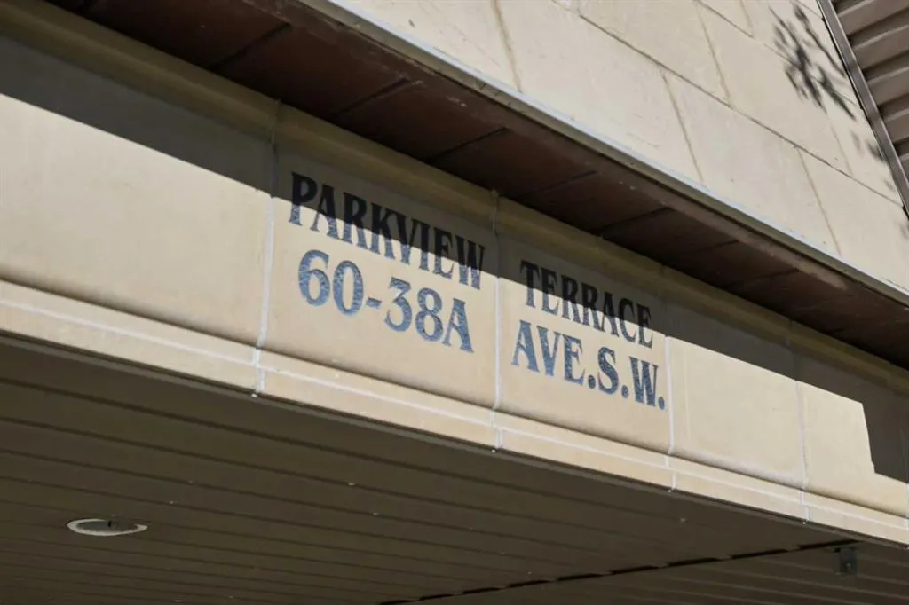 60 38A Avenue SW, #305