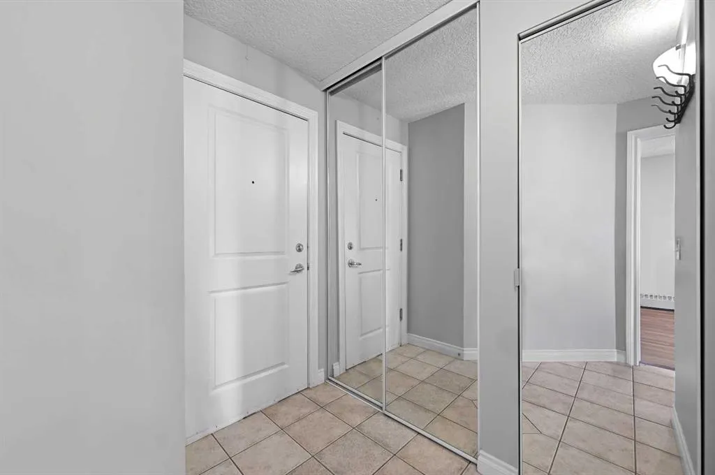 60 38A Avenue SW, #305