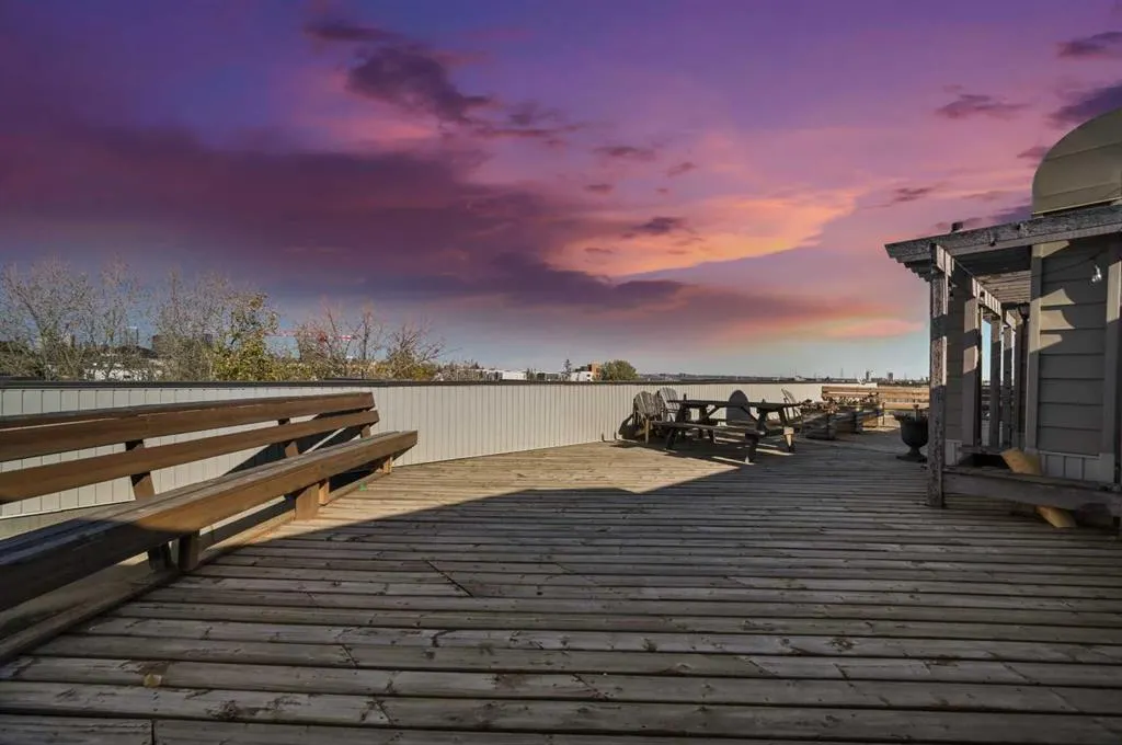 60 38A Avenue SW, #305