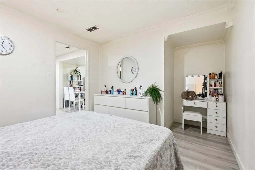 419 Whiteview Close NE