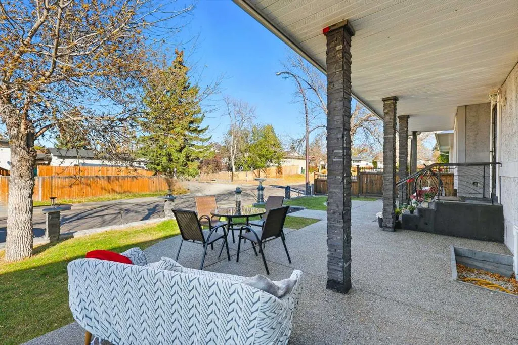 419 Whiteview Close NE