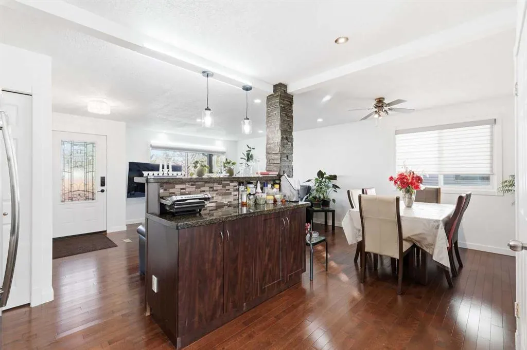 419 Whiteview Close NE