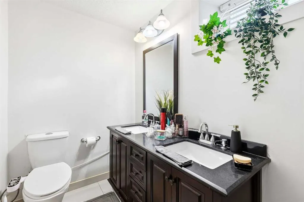 419 Whiteview Close NE